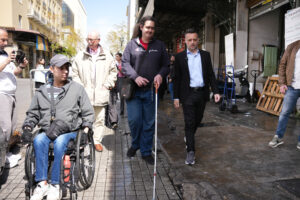 Δήμος Αθηναίων: «Περίπατος» προσβασιμότητας στο εμπορικό τρίγωνο