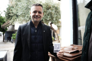 Δήμος Αθηναίων: Επιπλέον 2.200 οικιακοί καφέ κάδοι & 7.000 βιοδιασπώμενες σακούλες στη 2η Δημοτική Κοινότητα