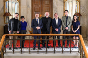 Με το Μετάλλιο του Δήμου Αθηναίων τιμήθηκε ο Νομπελίστας Λογοτεχνίας 2025 Λάσλο Κρασναχορκάι