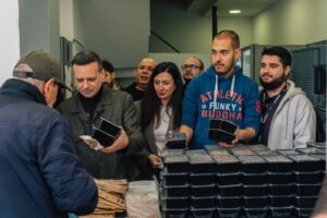 Δήμος Αθηναίων: 450 γεύματα σε ωφελούμενους του Πολυδύναμου Κέντρου Αστέγων