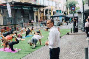 Περισσότεροι από 25.000 κάτοικοι και επισκέπτες συμμετείχαν  στη μεγάλη γιορτή του Δήμου Αθηναίων στην οδό Αθηνάς