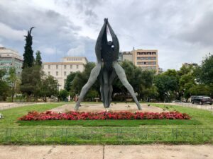 Δήμος Αθηναίων: 2.000 νέα φυτά και 1.100 τ.μ. γκαζόν στην ιστορική πλατεία Κλαυθμώνος